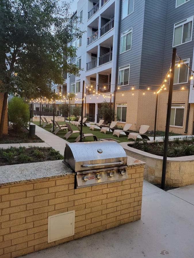 Downtown Apartment With Riverwalk Views Free Parking Pet Friendly Centrally Located On The Riverwalk San Antonio Kültér fotó