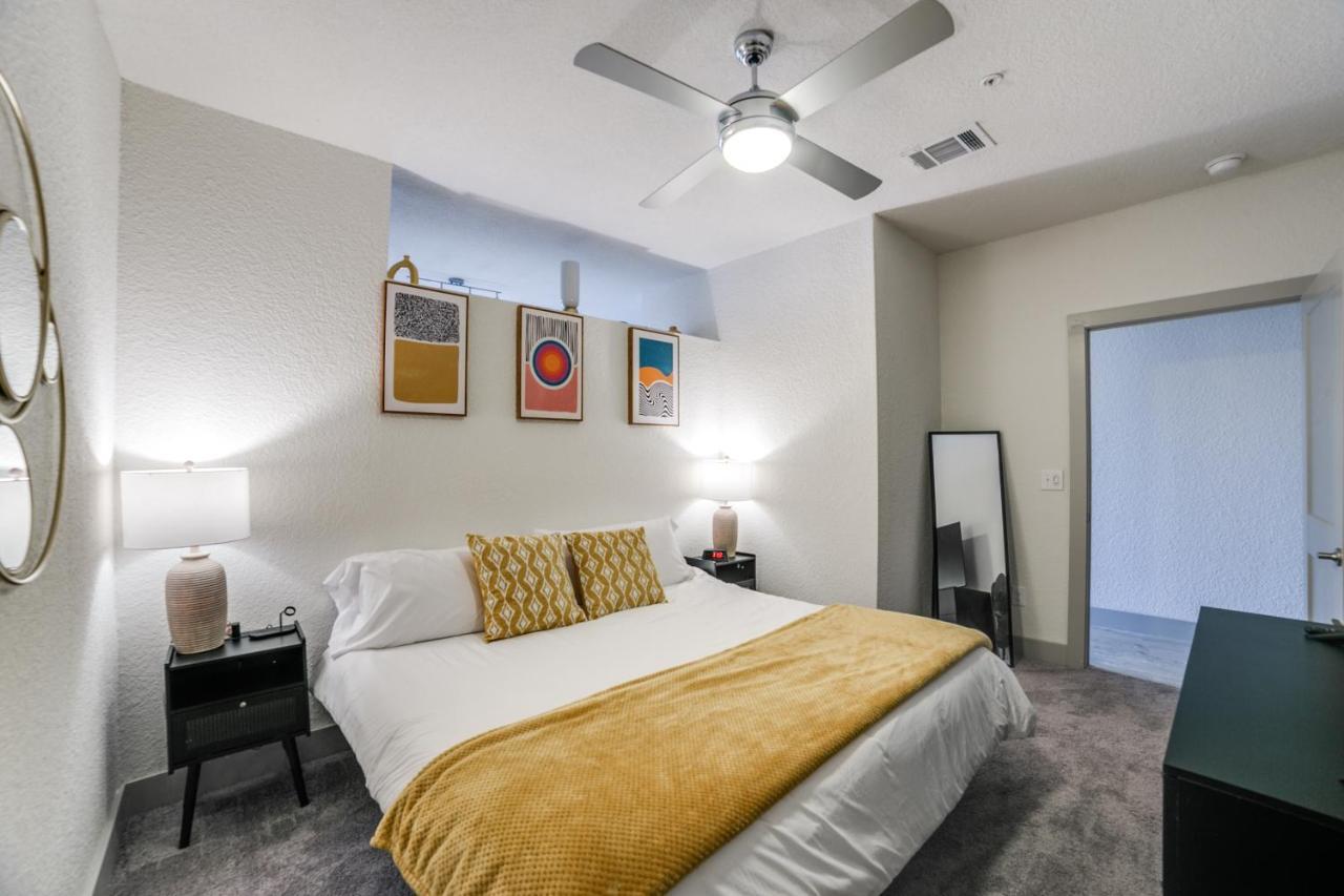 Downtown Apartment With Riverwalk Views Free Parking Pet Friendly Centrally Located On The Riverwalk San Antonio Kültér fotó