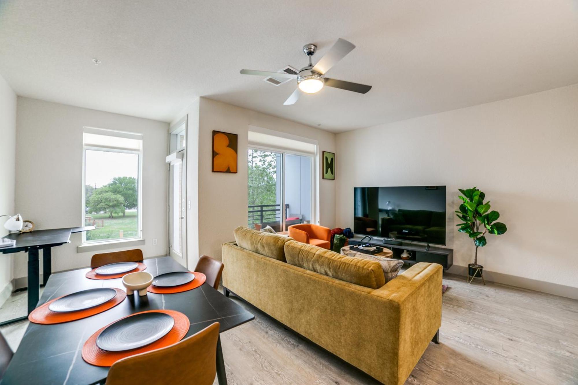 Downtown Apartment With Riverwalk Views Free Parking Pet Friendly Centrally Located On The Riverwalk San Antonio Kültér fotó