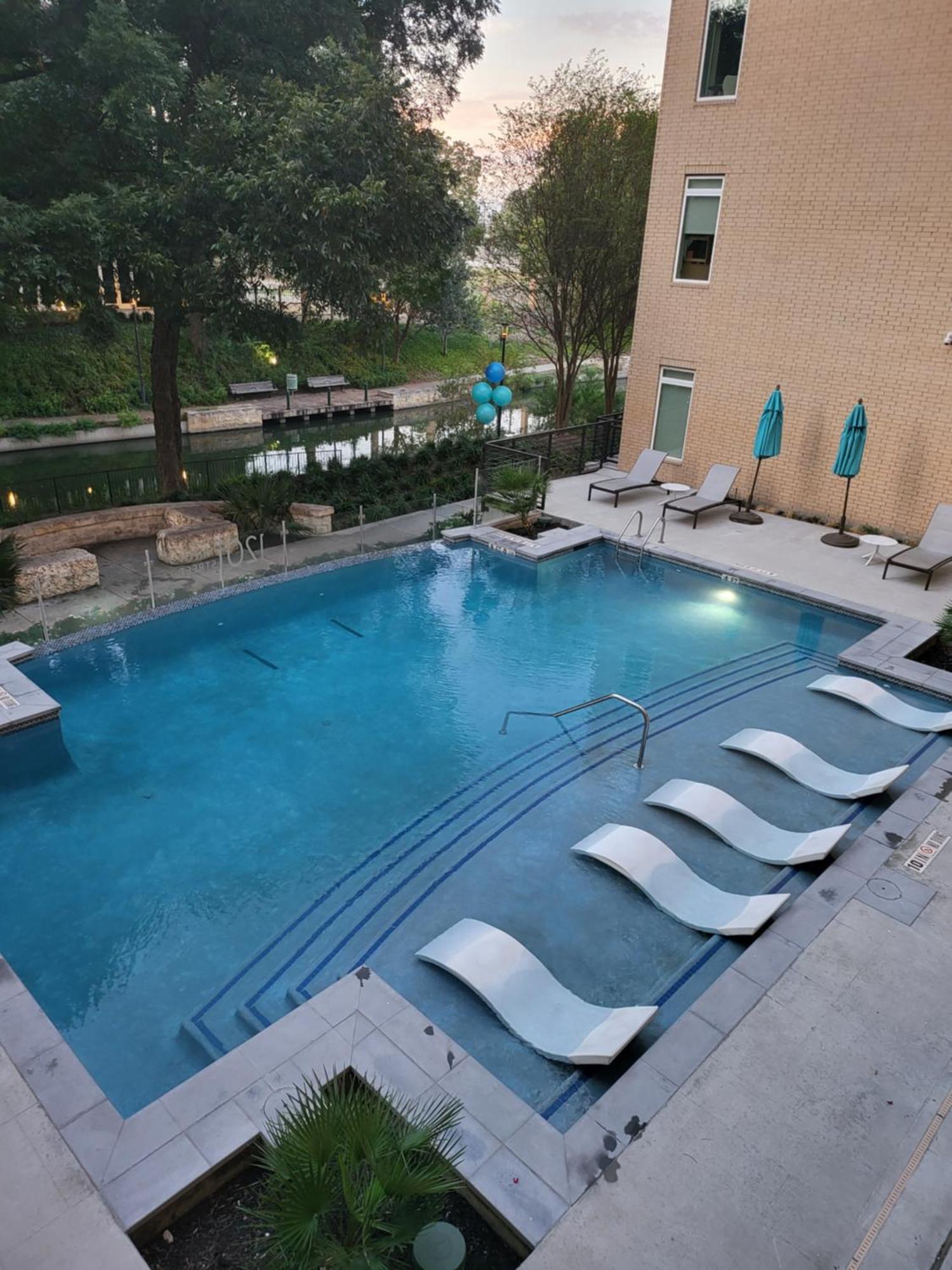 Downtown Apartment With Riverwalk Views Free Parking Pet Friendly Centrally Located On The Riverwalk San Antonio Kültér fotó